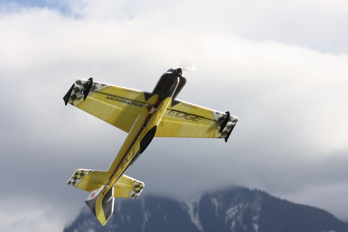 Edge 540 Mini Jaune 620mm Rc Factory  Voltige